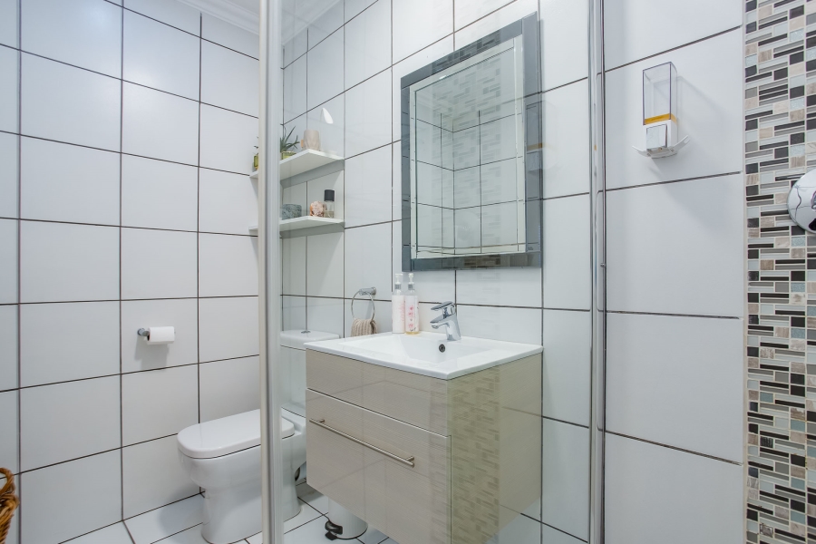 4 Bedroom Property for Sale in Buitenverwagting Western Cape